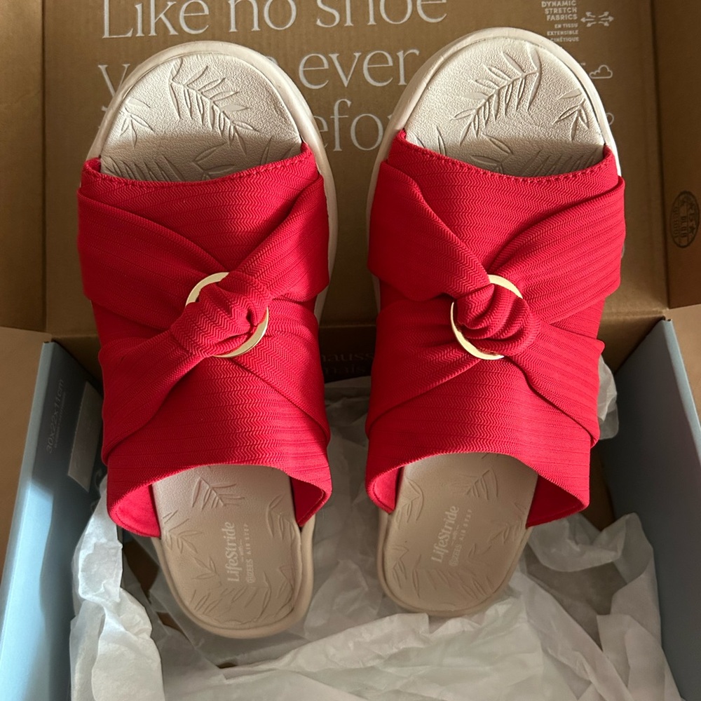Sandals Bezees Red slide sandals with knot design 10M NWB